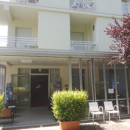 Hotel Meuble Cordiale Misano Adriatico Exterior foto