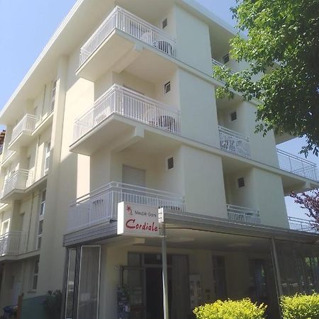Hotel Meuble Cordiale Misano Adriatico Exterior foto