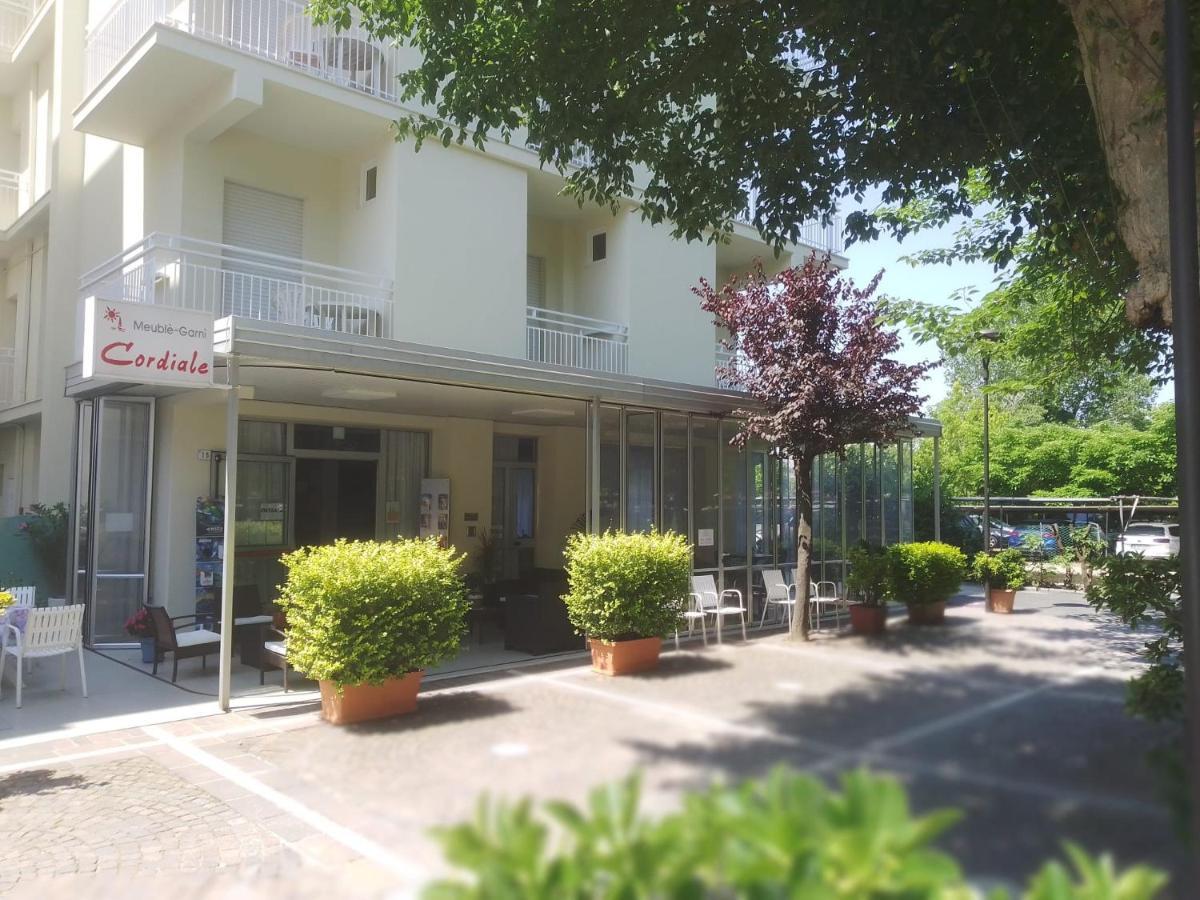 Hotel Meuble Cordiale Misano Adriatico Exterior foto