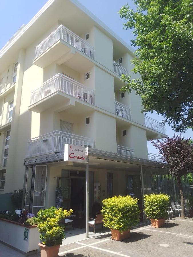 Hotel Meuble Cordiale Misano Adriatico Exterior foto