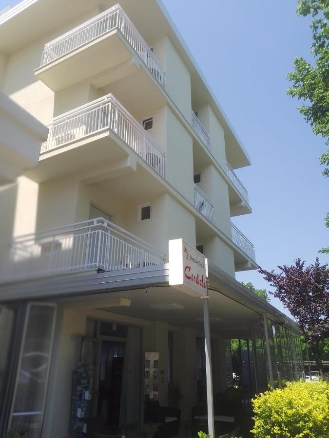 Hotel Meuble Cordiale Misano Adriatico Exterior foto