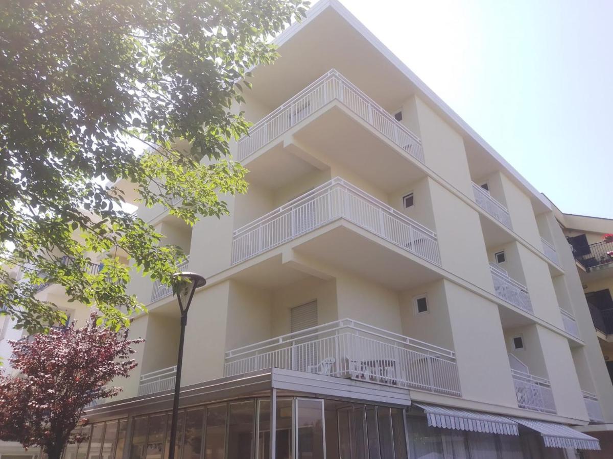 Hotel Meuble Cordiale Misano Adriatico Exterior foto