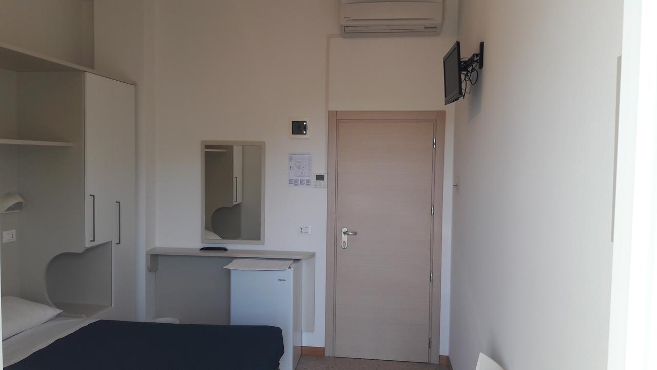 Hotel Meuble Cordiale Misano Adriatico Exterior foto