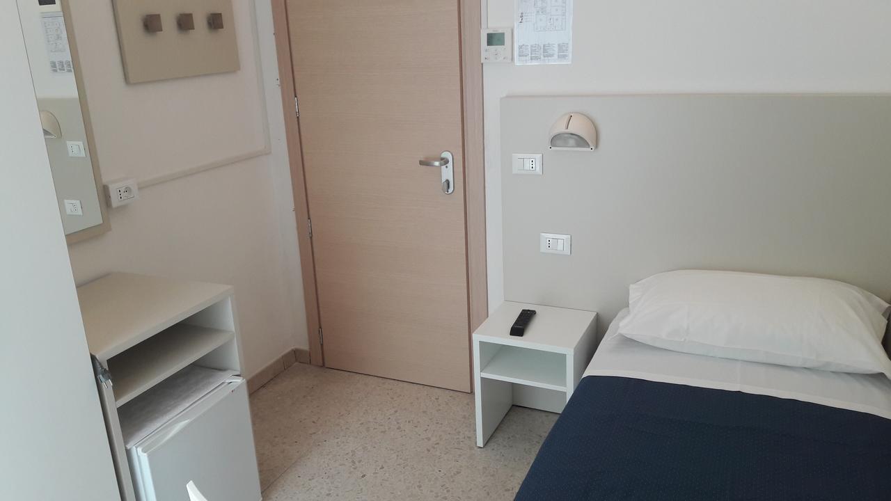 Hotel Meuble Cordiale Misano Adriatico Exterior foto