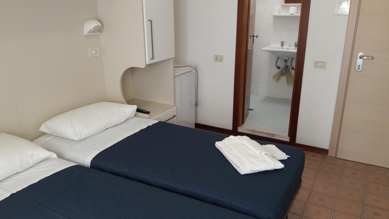 Hotel Meuble Cordiale Misano Adriatico Exterior foto