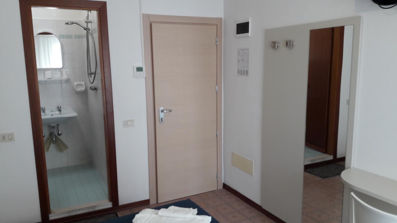 Hotel Meuble Cordiale Misano Adriatico Exterior foto