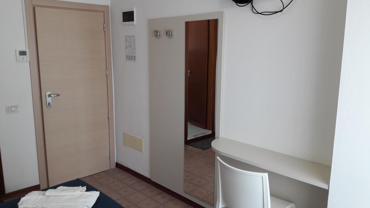 Hotel Meuble Cordiale Misano Adriatico Exterior foto